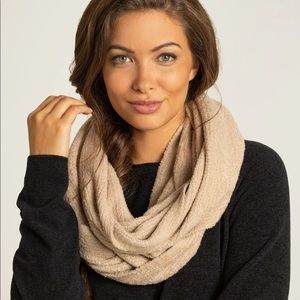 Barefoot Dreams Infinity Scarf (BRAND NEW)